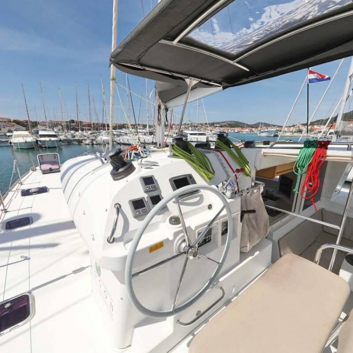 Atlantic | Lagoon 400 photo 7