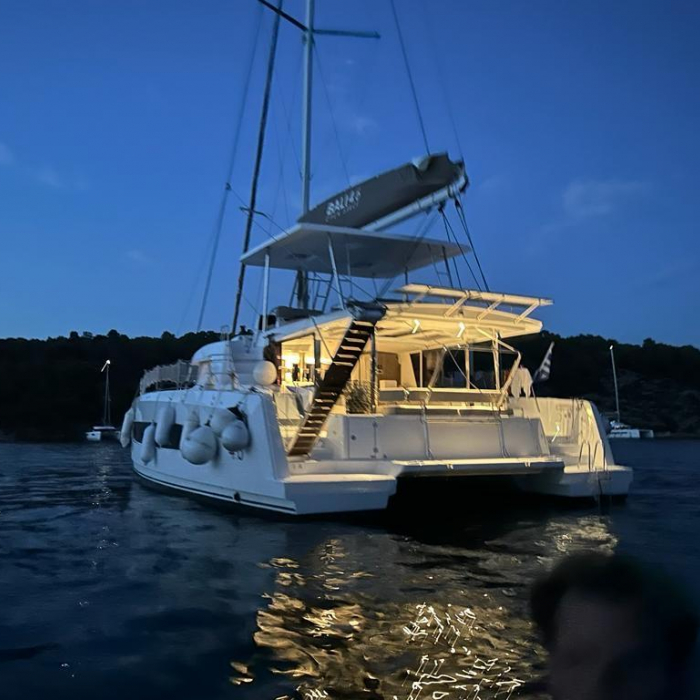 Star Velvet (A/C, Generator, Water Maker, dishwasher) | Bali 4.6 photo 2