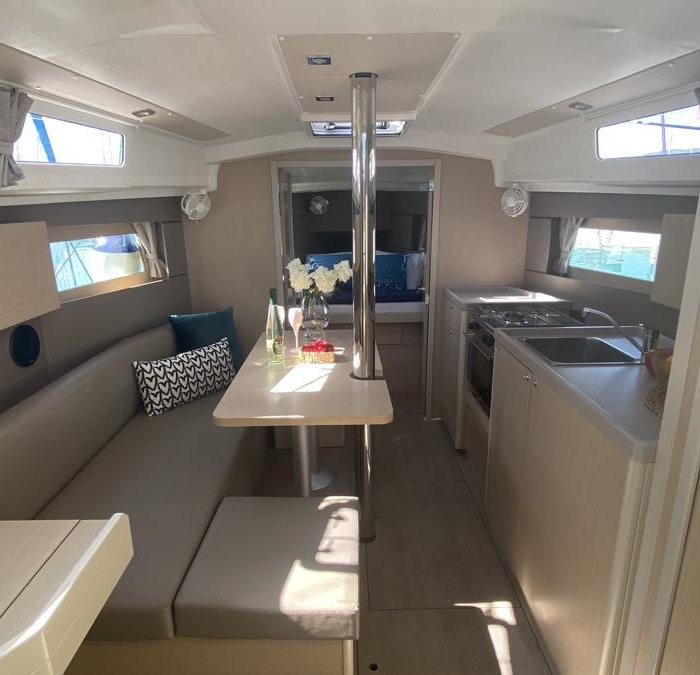 Polis | Oceanis 35.1 photo 9