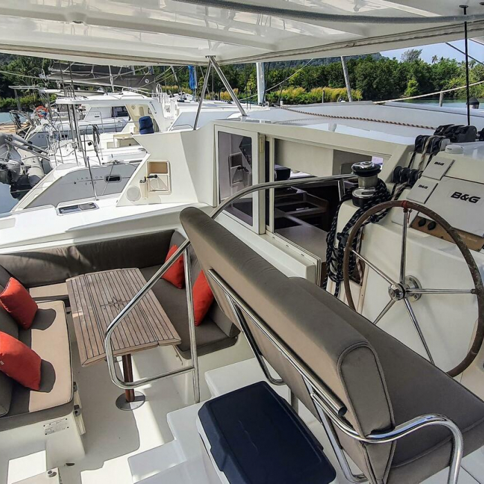 Exit Strategy | Lagoon 420 photo 5