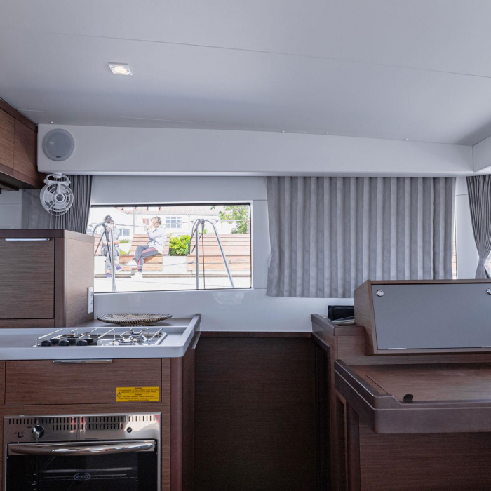 SAILOR MOON | Lagoon 40 photo 8