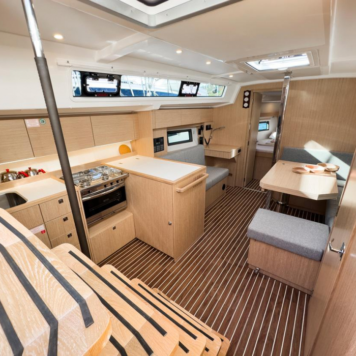 Arinna | Bavaria C38 photo 17