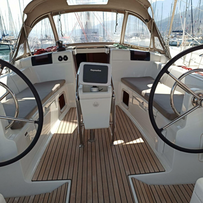 Foxy | Sun Odyssey 419 photo 3