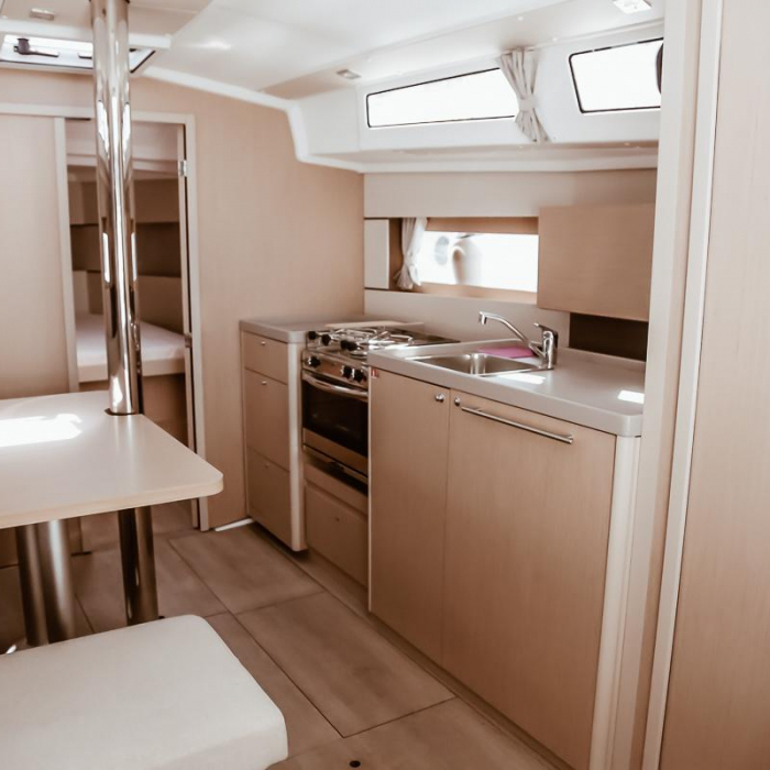 Class | Oceanis 38.1 photo 4