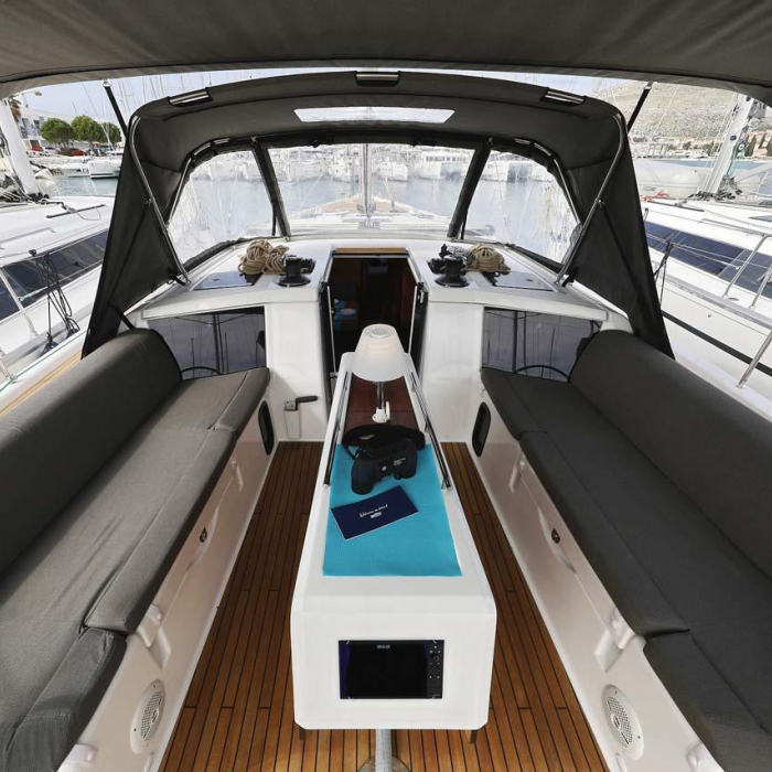 Lucia 1 | Dufour 430 photo 23