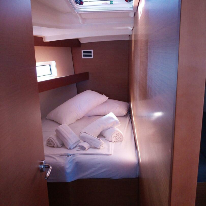 Maryann | Sun Odyssey 440 photo 7