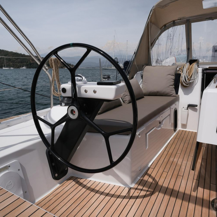 Paris | Dufour 390 photo 14