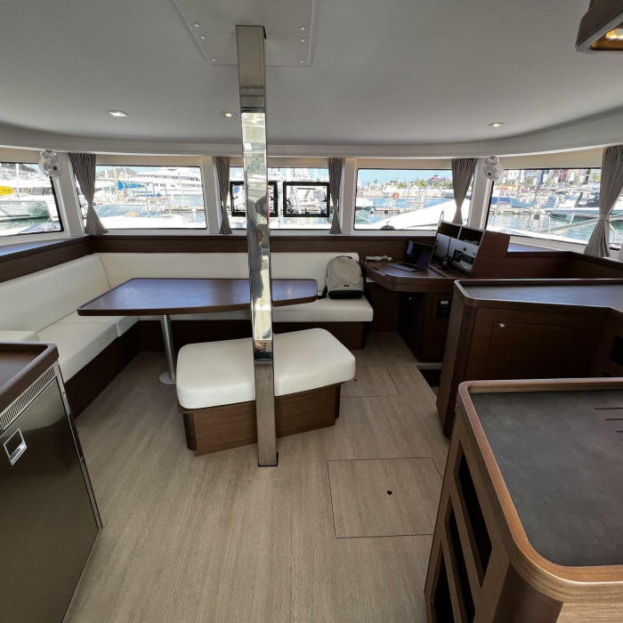 Odessa | Lagoon 42 photo 2