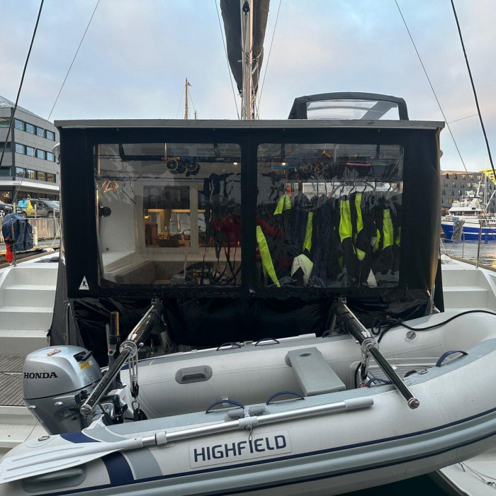 Arctic Charm | Lagoon 40 photo 5