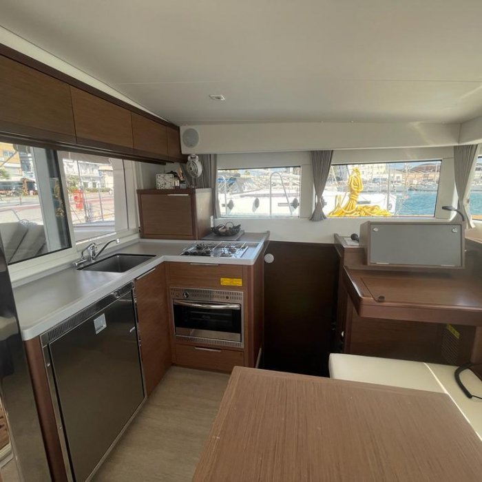 Nina (A/C, Gen 10KWA, watermaker, electric winch) | Lagoon 40 photo 13