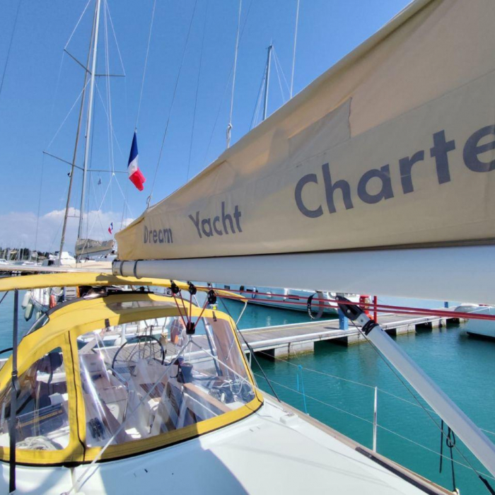 Peacok | Sun Odyssey 389 photo 10