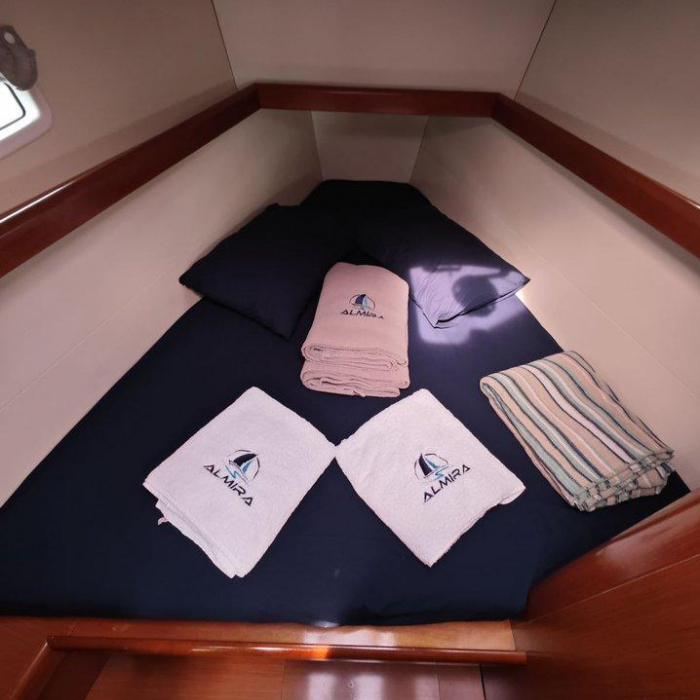 Lilium | Beneteau 43 photo 11