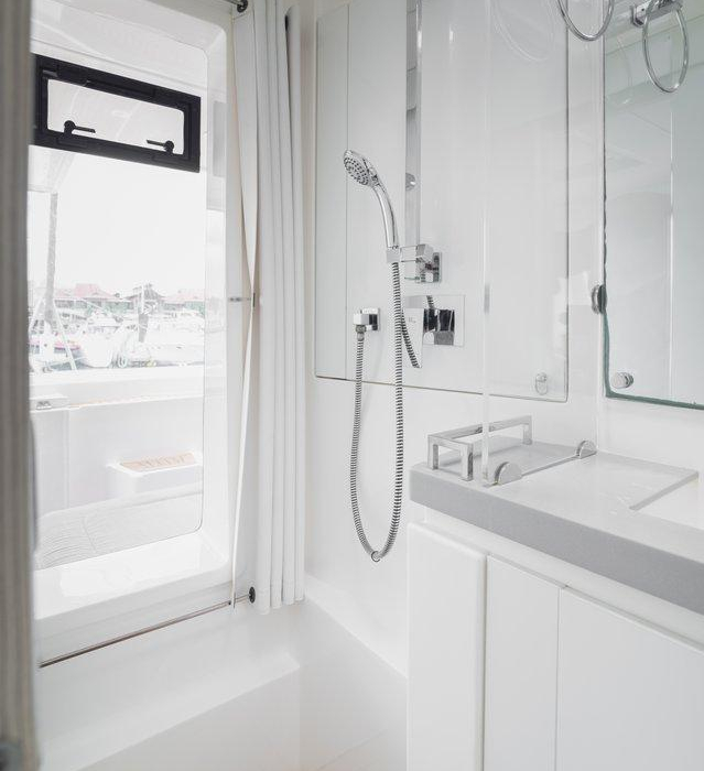 Between | Leopard 58 photo 11