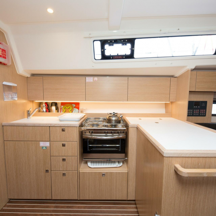 LoLim | Bavaria C42 photo 10