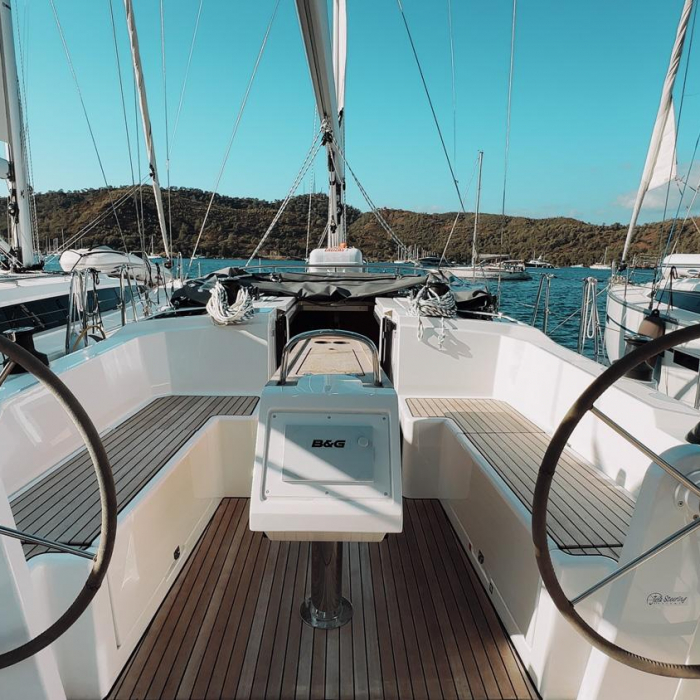 Arinna | Bavaria C38 photo 47