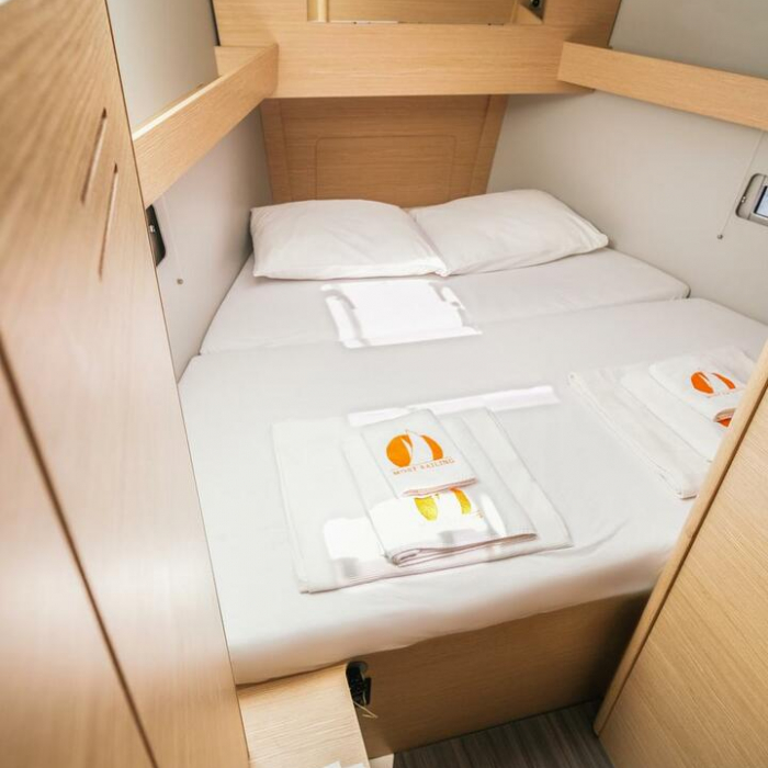 Paris | Dufour 390 photo 52