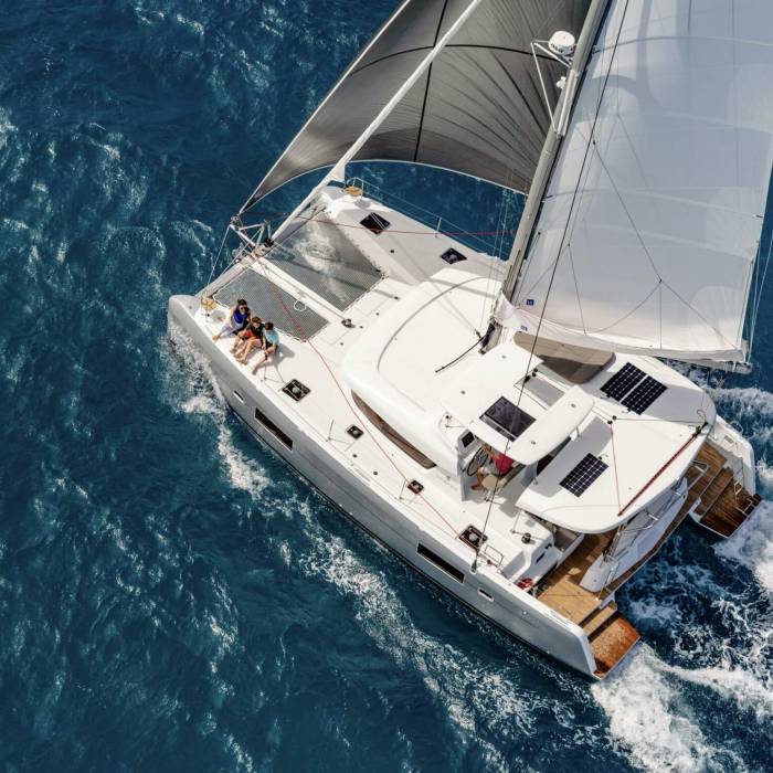 HeyBlue | Lagoon 42 photo 21