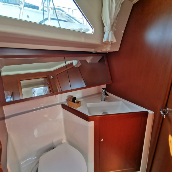 First | Oceanis 41.1 photo 2