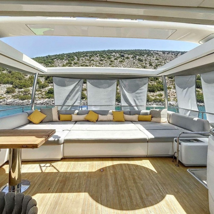 CRAZY HORSE | Lagoon 78 photo 8