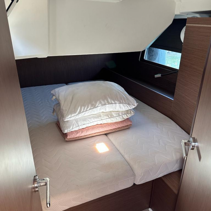 Class | Oceanis 46.1 photo 11