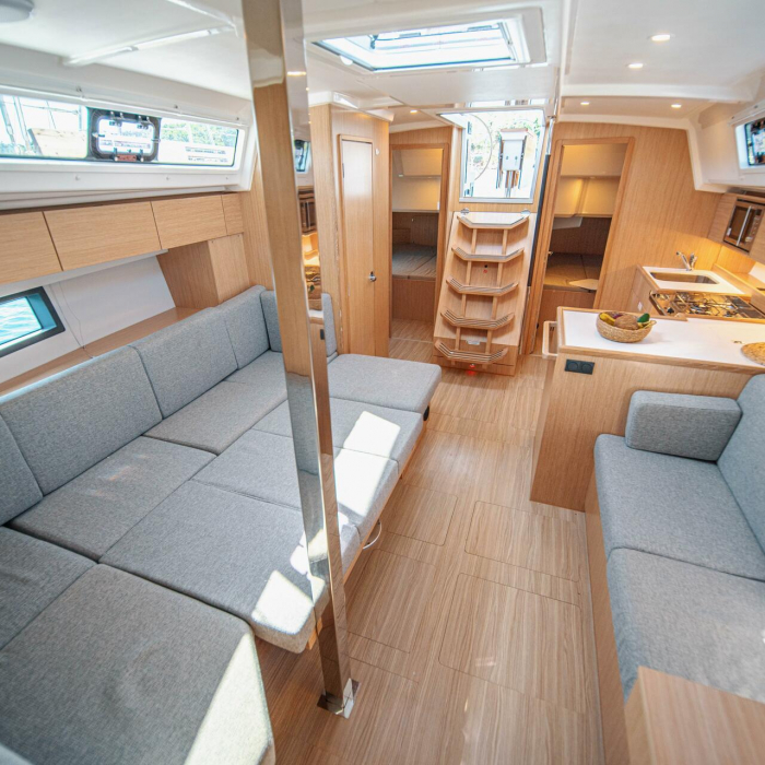 Fiona | Bavaria C42 photo 8