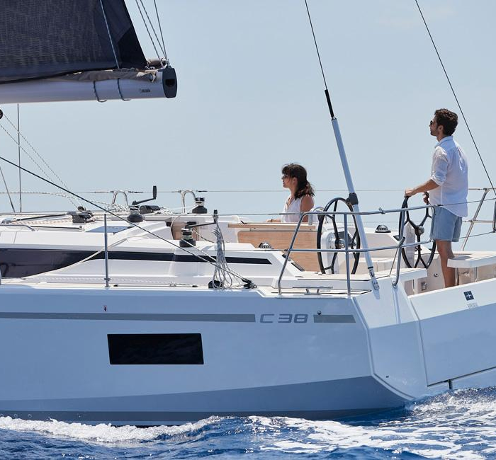 Coconut | Bavaria C38 photo 9