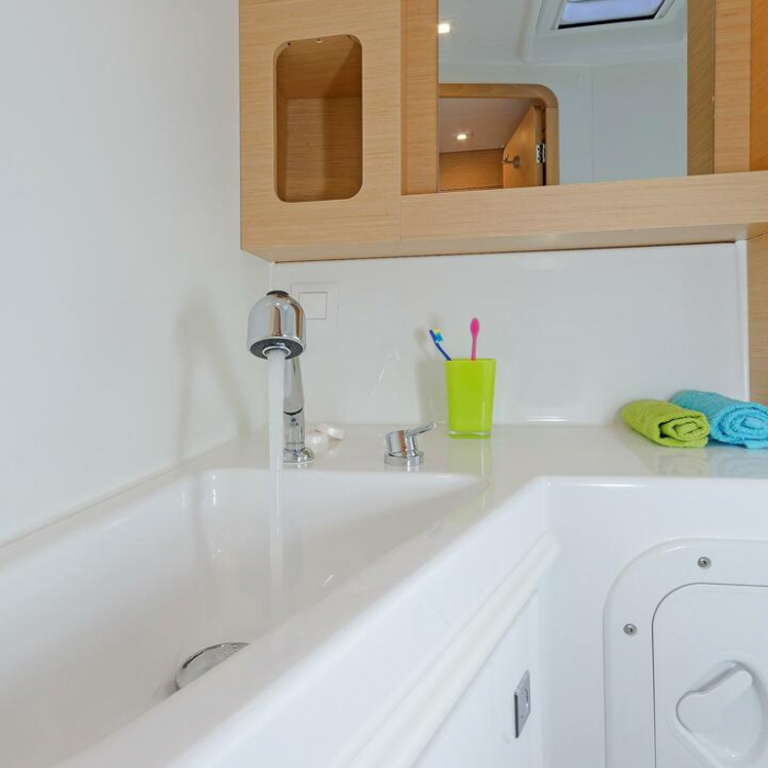 Breeze | Lagoon 42 A/C & GEN & WM photo 29