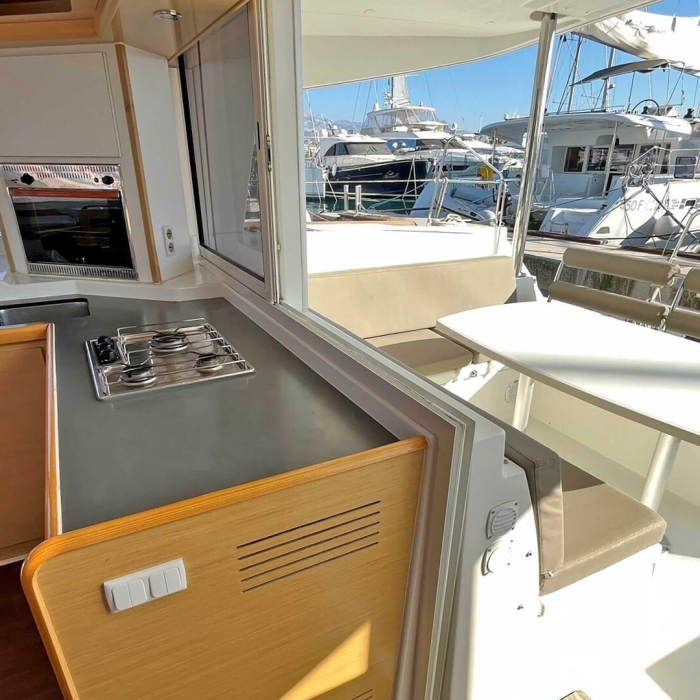 Jazz Point | Lagoon 400 photo 12