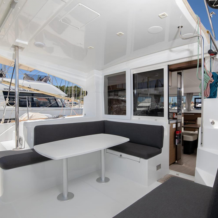 Yolo | Lagoon 40 photo 7