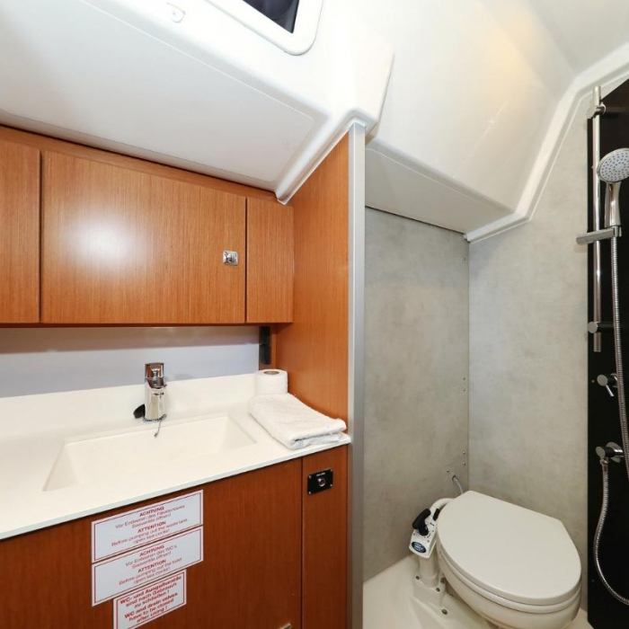 Lea | Bavaria C38 photo 14