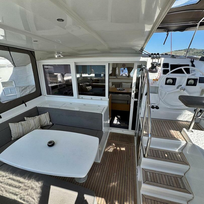 Happiness | Lagoon 421 photo 37