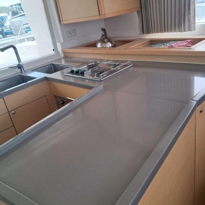 Belle | Lagoon 450 SporTop photo 21