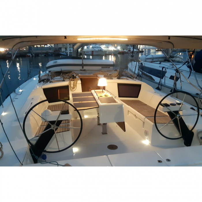 Tahiri | Dufour 430 GL photo 7