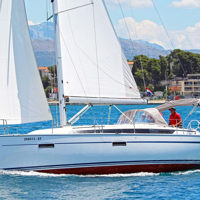 Merara | Bavaria Cruiser 37 photo 4
