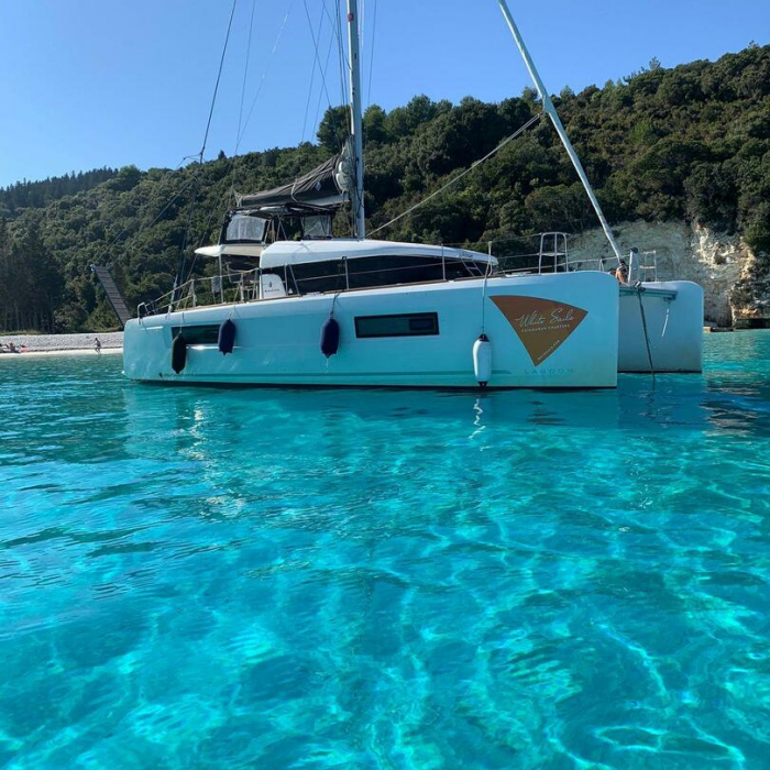 Bonobo | Lagoon 40 photo 3