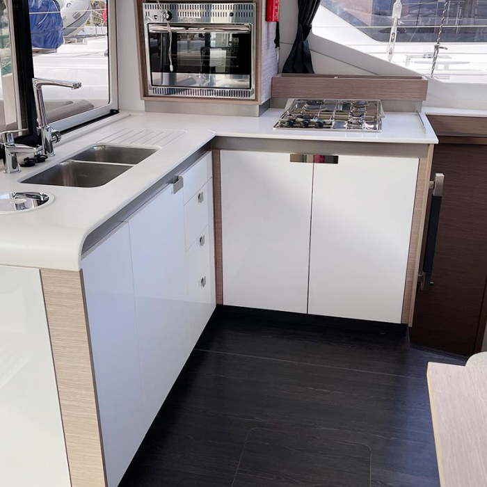 Barnacle | Fountaine Pajot Isla 40 photo 9