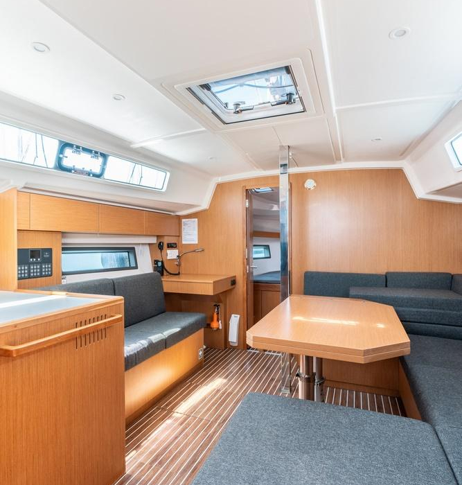Avra | Bavaria C42 photo 9