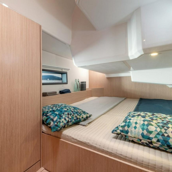 Arian | Bavaria C42 photo 10