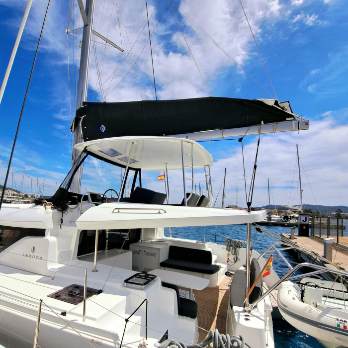 SILVER ELLI | Lagoon 46 photo 3