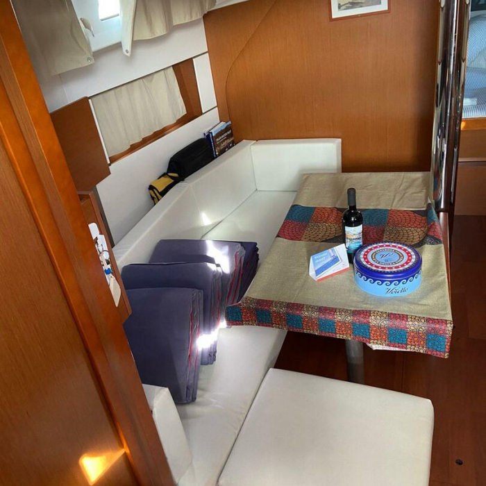 Caroline | Oceanis 38 photo 9