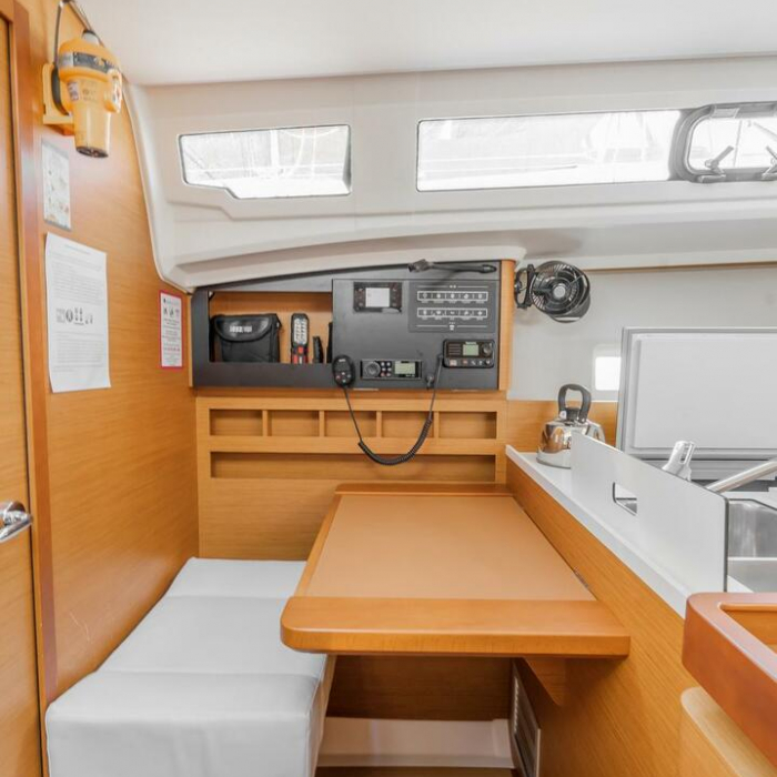HIGH TIME | Sun Odyssey 410 photo 15
