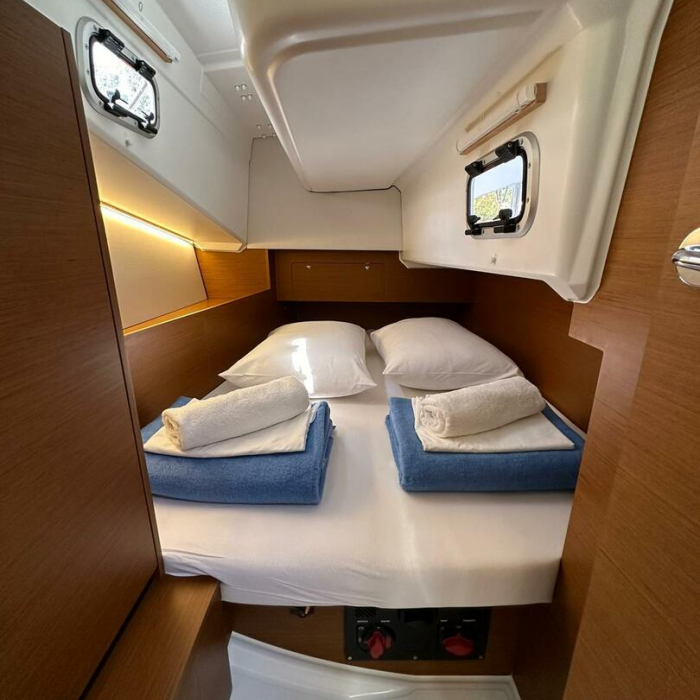 Star Kiss | Sun Odyssey 350 photo 12