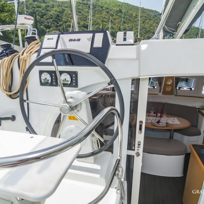 Gratia | Lagoon 380 photo 8