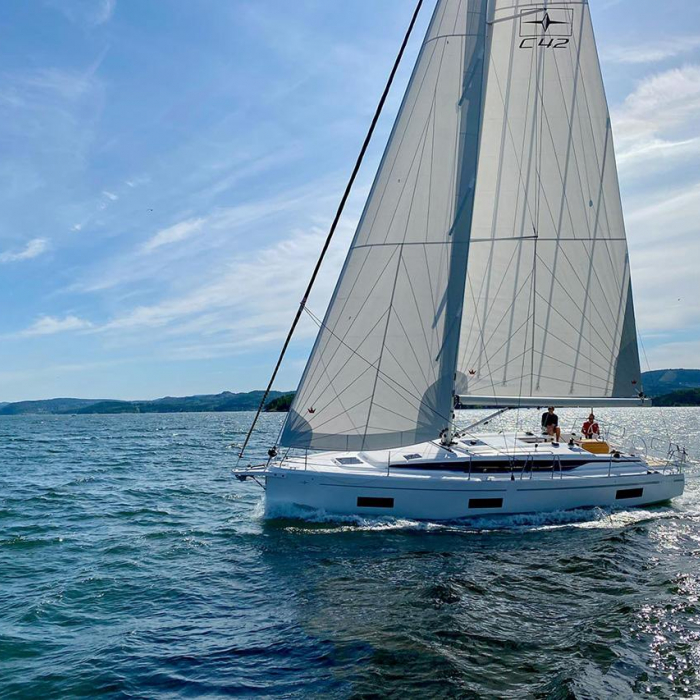 Giulia | Bavaria C42 photo 4