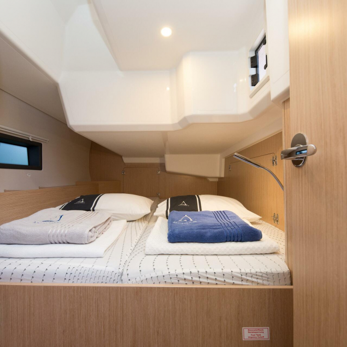 LoLim | Bavaria C42 photo 13