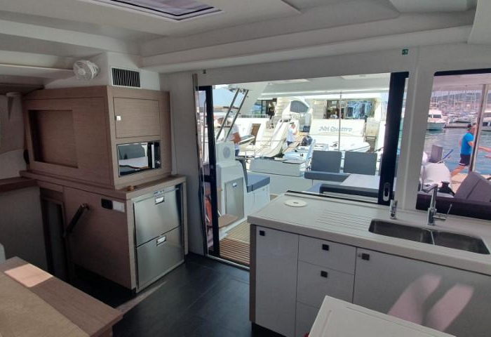 Crazy Diamond | Fountaine Pajot Astrea 42 photo 10