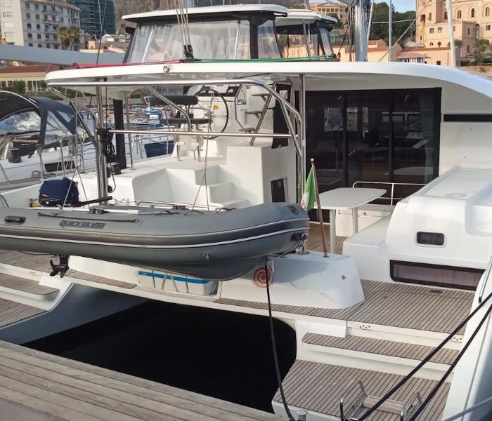 Memi | Lagoon 42 photo 8