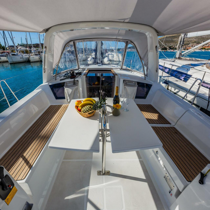 Obsession | Oceanis 38.1 photo 5