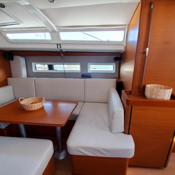 Holiday Kiss | Sun Odyssey 440 photo 8