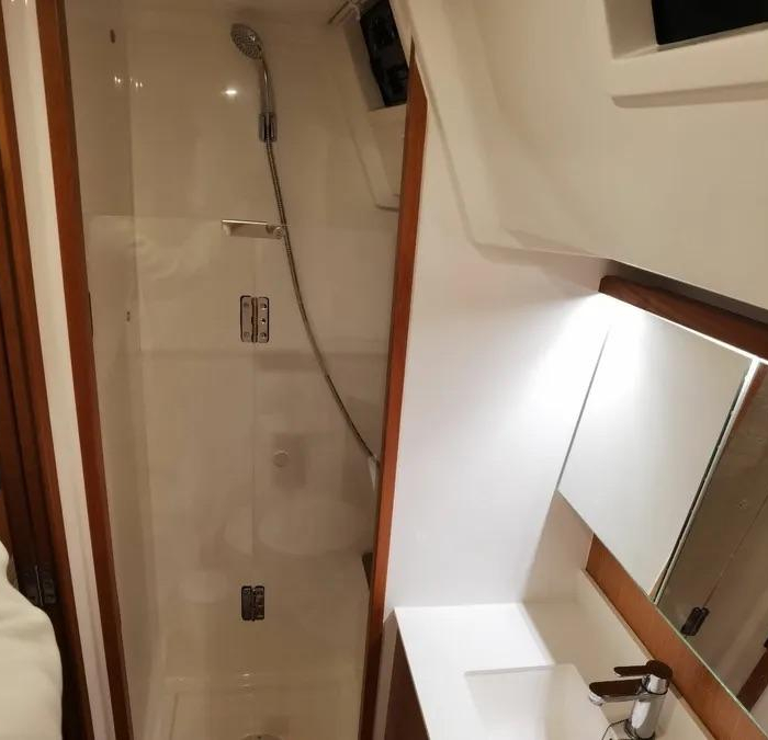  | Bavaria C45 photo 3